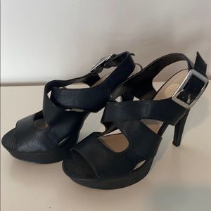 Nine West platform heels 👠🖤